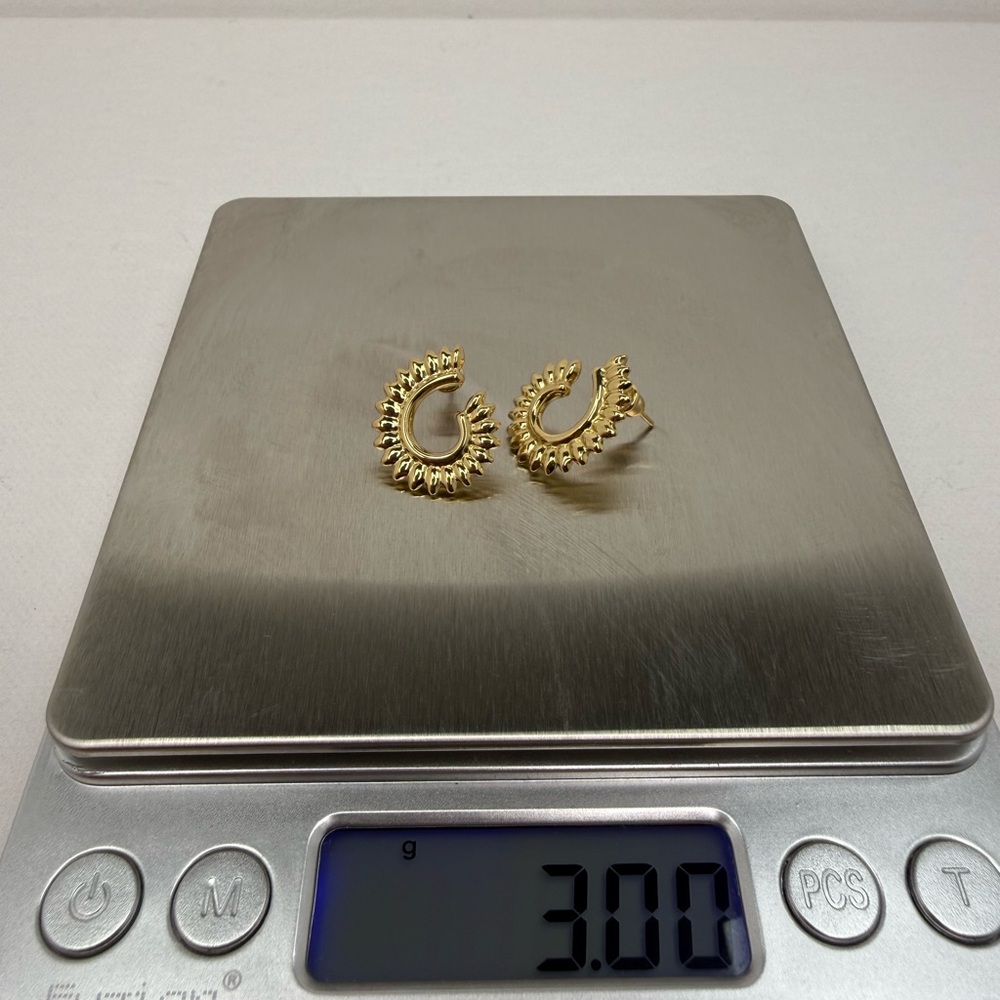 18K Genuine Yellow Gold Spiked Stud Earrings (Preowned) - Picture 17 of 17